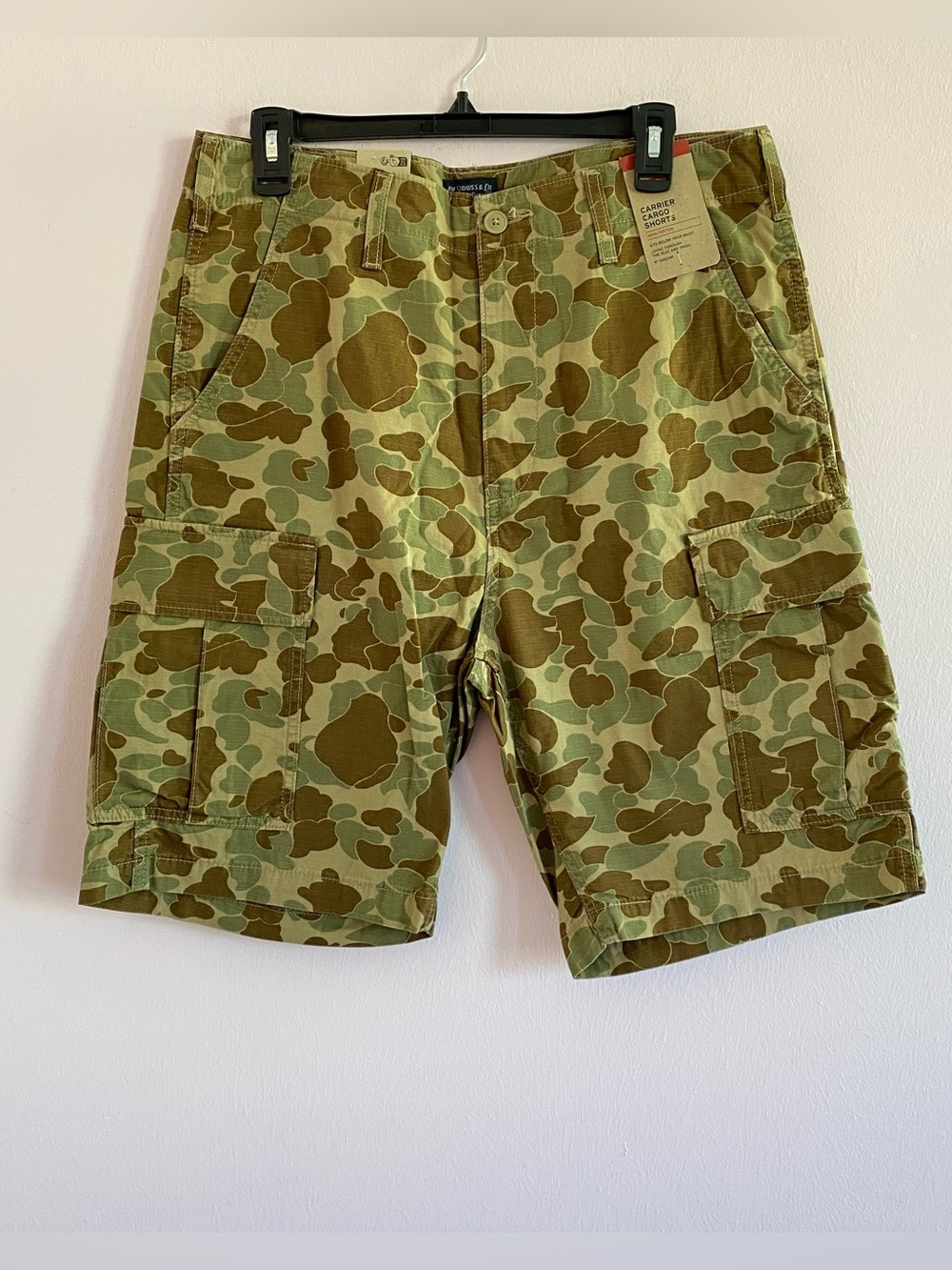 NEW Levi's Men's Camo Cargo Shorts - Olive & Khaki size 33